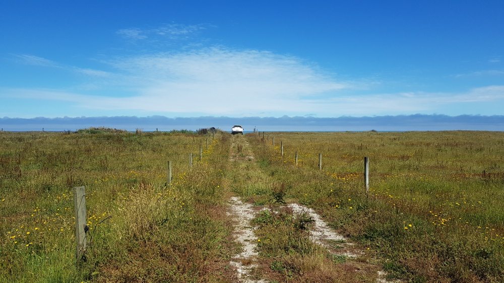 غ   / Road to Beach